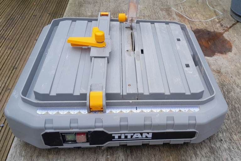 Screwfix electic tile, 1 job only.