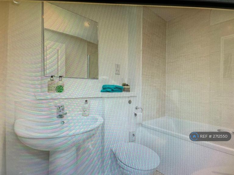 2 bedroom flat in Fraser House, Aberdeen, AB11 (2 bed) (#2712550)