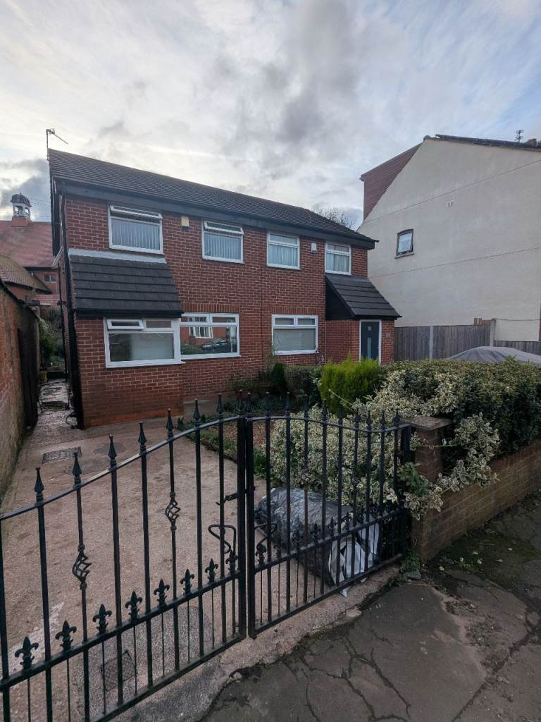 3 Bed Semi-Detached House, Worsley Avenue, M40 9WA