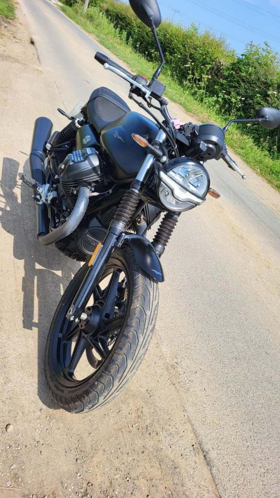 2022 22 MOTO GUZZI V7 IV STONE 3k MILES ONLY BLACK RETRO NAKED CLASSIC STYLING