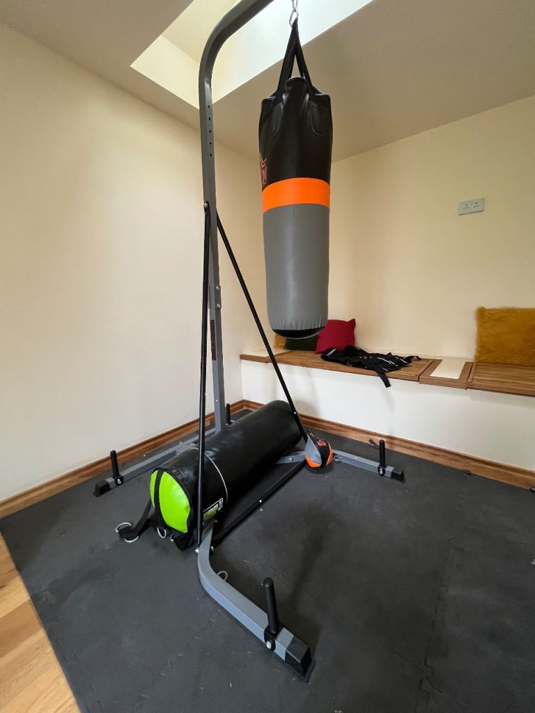 BARGAIN!!! Punch bag x 3 and stand .. excellent for your training and boxing fitness regime 