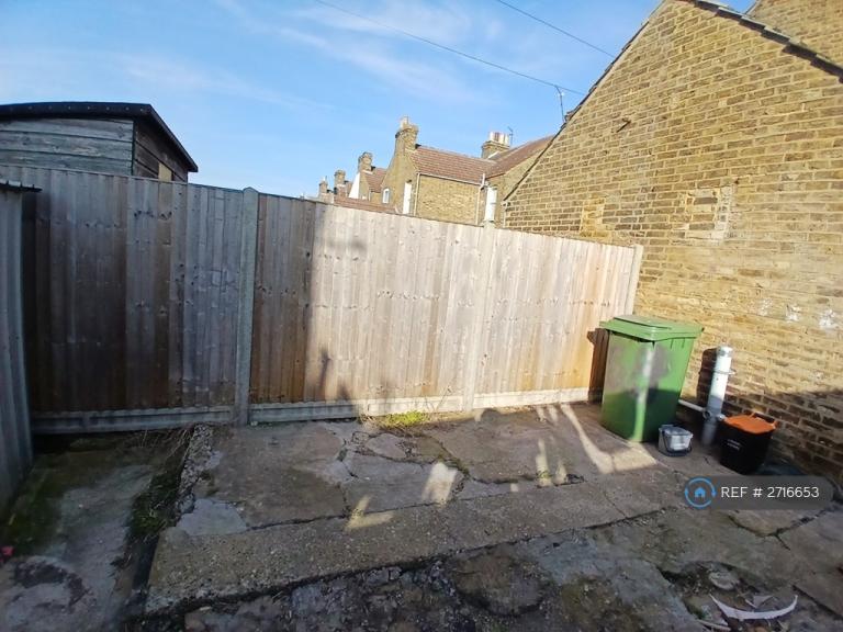 3 bedroom house in Jefferson Road, Sheerness, ME12 (3 bed) (#2716653)