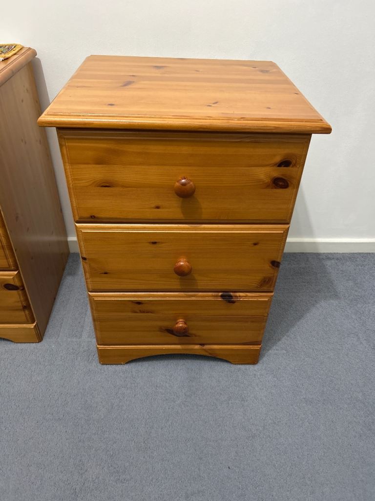 Antique pine 3 drawer chest of drawers
