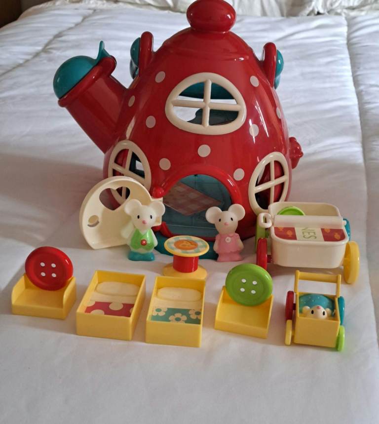Happyland Red  Kettle Cottage Playset