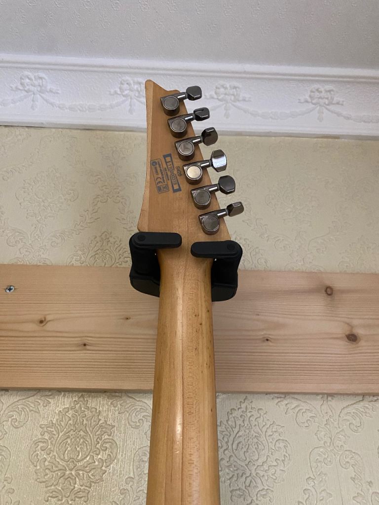 Electric Guitars and Peavey Valve Amplifier* Bargain **