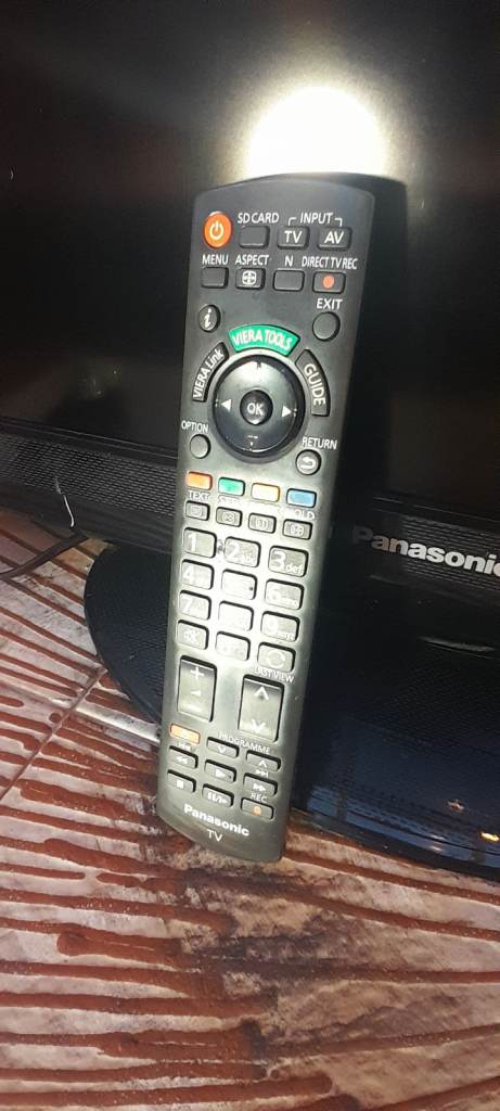 Panasonic Viera 26-inch HD LCD TV (TX-L26X20B) with Remote - Working Order