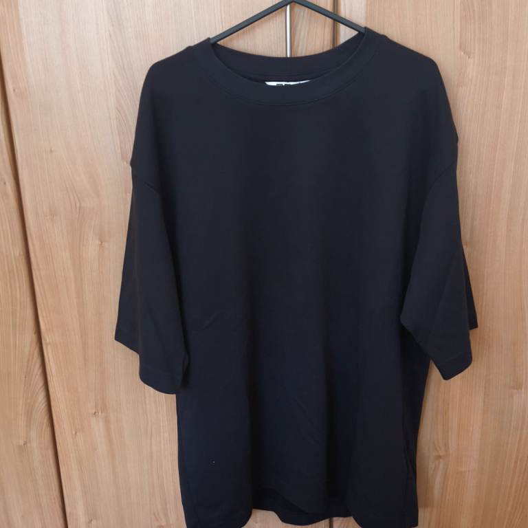 UNIQLO U Black Oversized T-Shirt – Size M, Good Condition