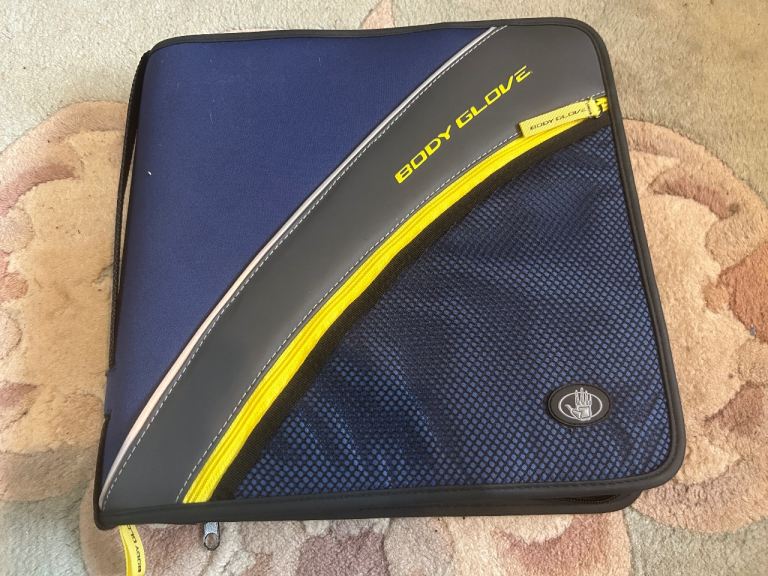 Body glove dvd wallet and dvd 70 discs