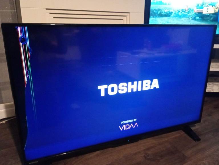 Toshiba smart TV brand new has a accident broken bit screen 