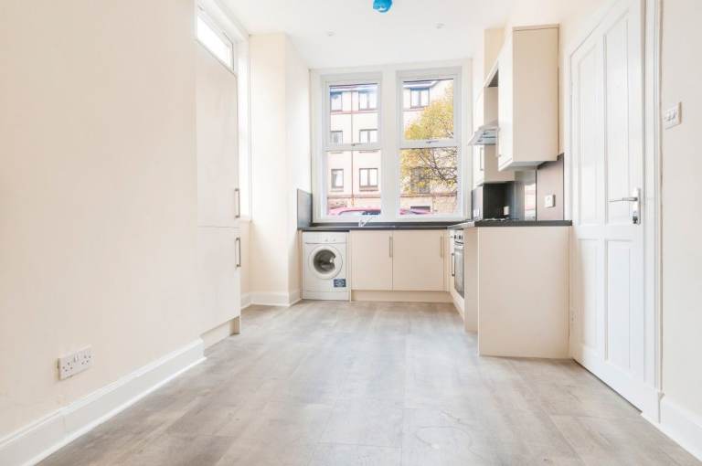 Tasteful, 1-bedroom, main door flat located off Leith Walk – available soon