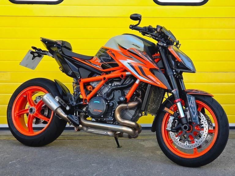 KTM Duke 1290 SUPER R! LEO VINCE EXHAUST! TECH PACK! PRISTINE CONDITION