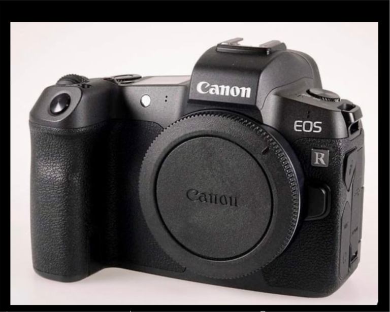 CANON EOS  R Series BODY Only 3000 Shots, PRISTINE BOXED, AS NEW..REDUCED To ONLY 