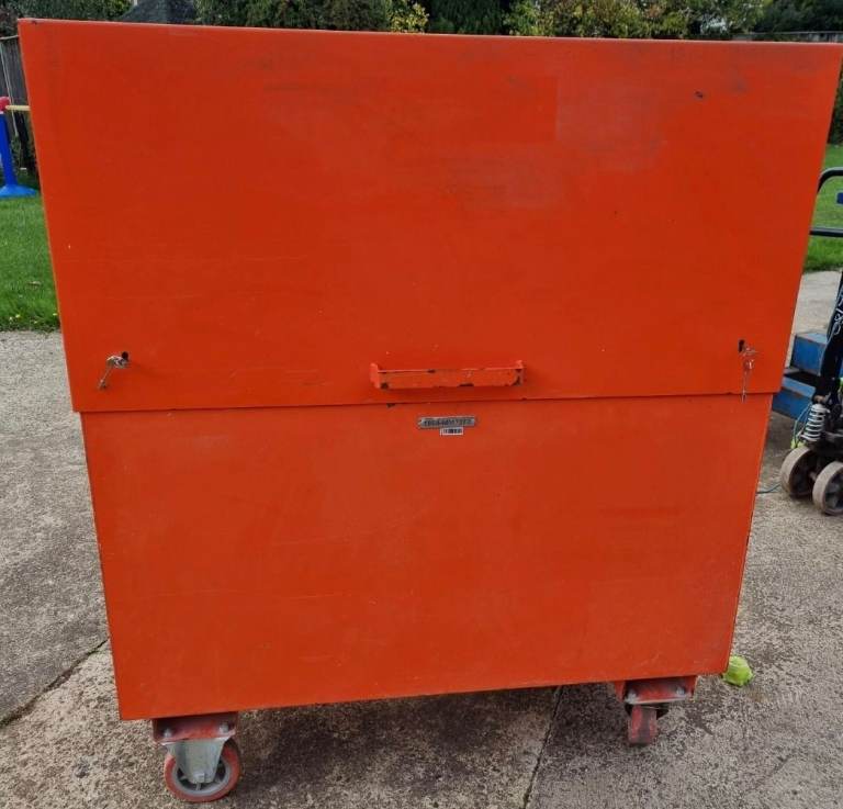 Site tool chest/box - swivel wheels - 2 x new 5 lever locks