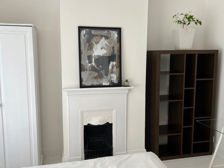 🤩🤩🤩🤩🤩Large bright sunny room available NOW 🤩🤩🤩🤩🤩