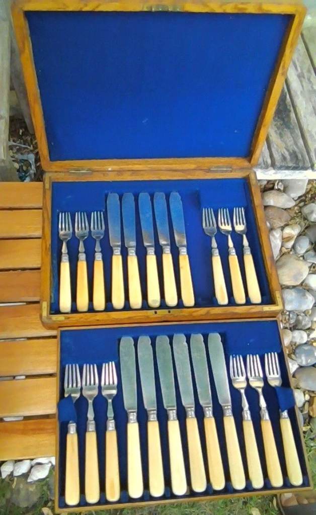 Antique boxed FISH CUTLERY canteen of 12 forks + 11 knives, 1904 