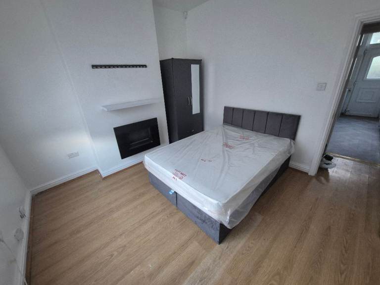 Double room to let, s5