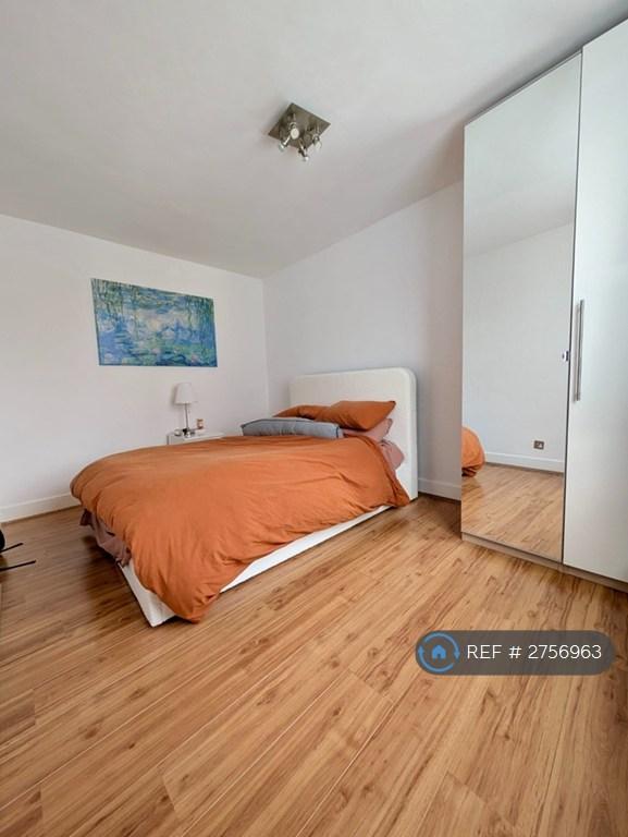 1 bedroom flat in Kensington Church Street, London, W8 (1 bed) (#2756963)