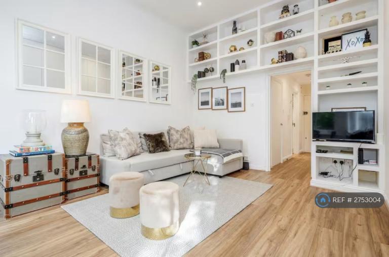 1 bedroom flat in Ladbroke Grove, London, W10 (1 bed) (#2753004)