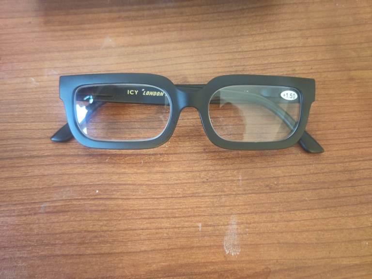 Reading glasses +1.50