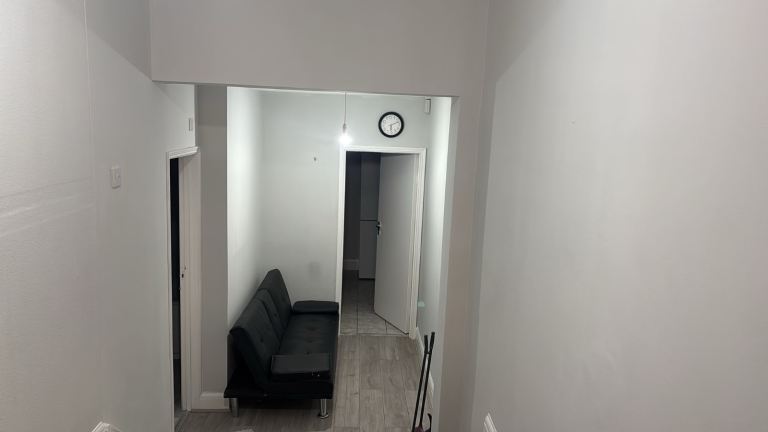 Recently Refurbished 2-Bedroom Flat – Furnished – TW4 5JP – £1,850pcm