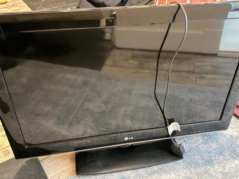 LG TV 32”