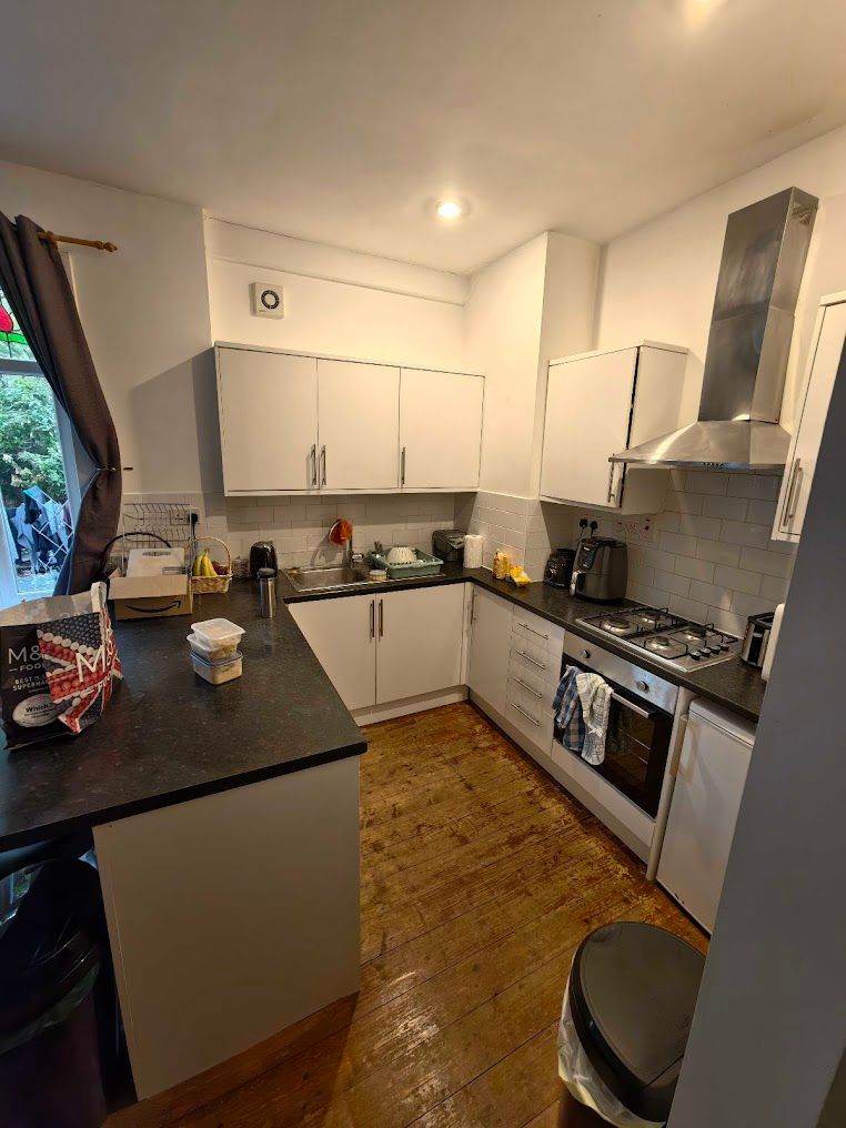 Room available for short term let in Brixton