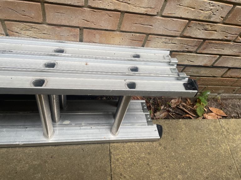 Domestic Triple Extension Ladder – 2.83m Closed, Good Condition