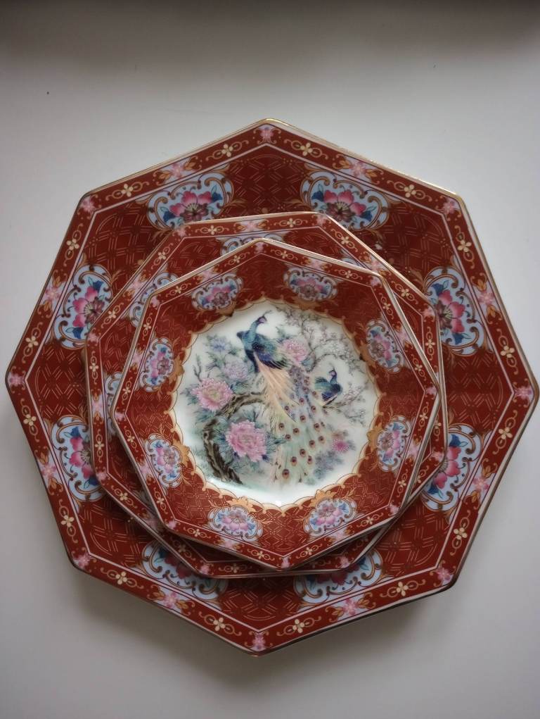 House clearance! 3x Japanese Red Octagonal Porcelaine Plates with Peacocks and Florals, collectible