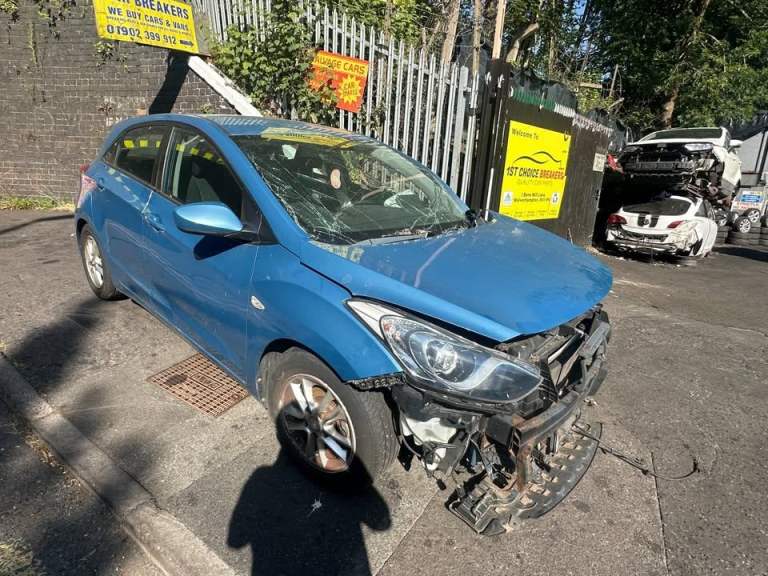 HYUNDAI I30 2014 1.4 PETROL BREAKING FOR PARTS 