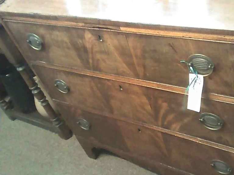 ANTIQUE ATTRACTIVE ORNATE LARGE CHEST OF DRAWERS. IDEAL IN ANY ROOM. IN GOOD ORDER. DELIVERY 