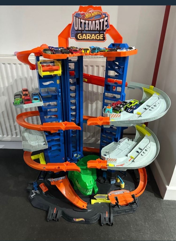 Hot wheel garage