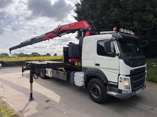 2015 Volvo FM 330 E6 Sleeper cab cheese wedge beavertail FASSI F365 remote crane