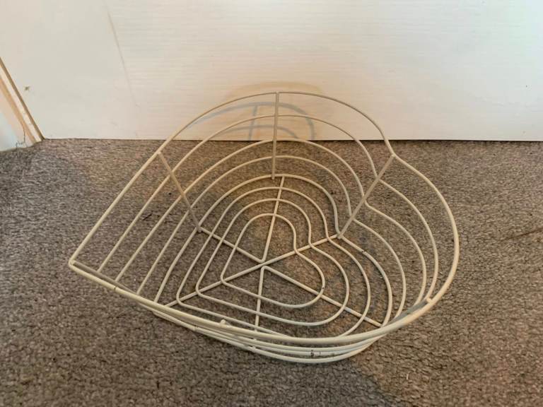 Outdoor Metal Planter Heart Shaped White