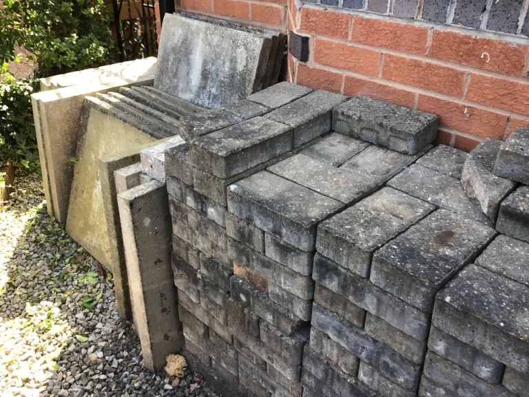 Free block paving and slabs