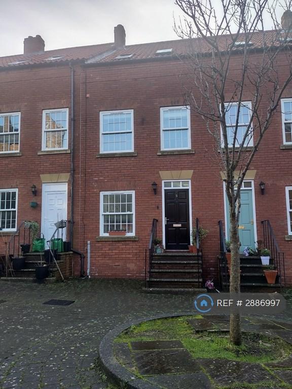 4 bedroom house in The Courtyard, Scarborough, YO11 (4 bed) (#2886997)