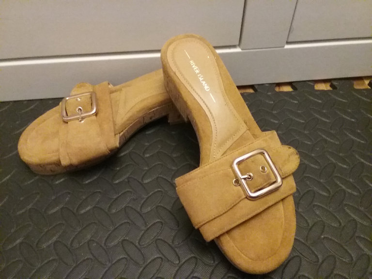 River Island Beige Flat Sandals Size 7 New