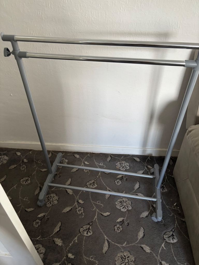 Clothes hanger