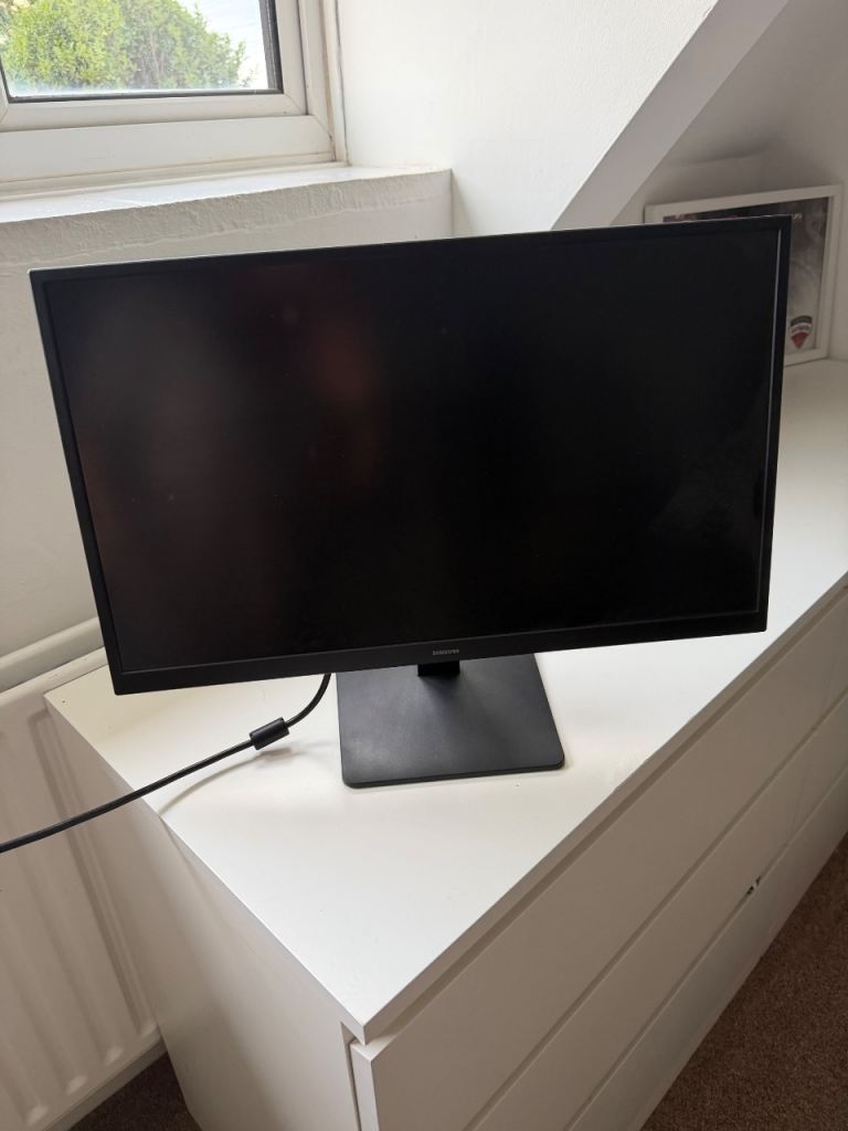 Samsung 24” monitor 