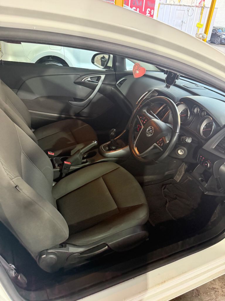 Vauxhall, ASTRA GTC, Hatchback, 2014, Manual, 1364 (cc), 3 doors