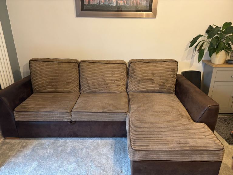 Corner sofa with storage