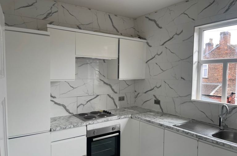 large two bedroom flat £750pm crumpsall