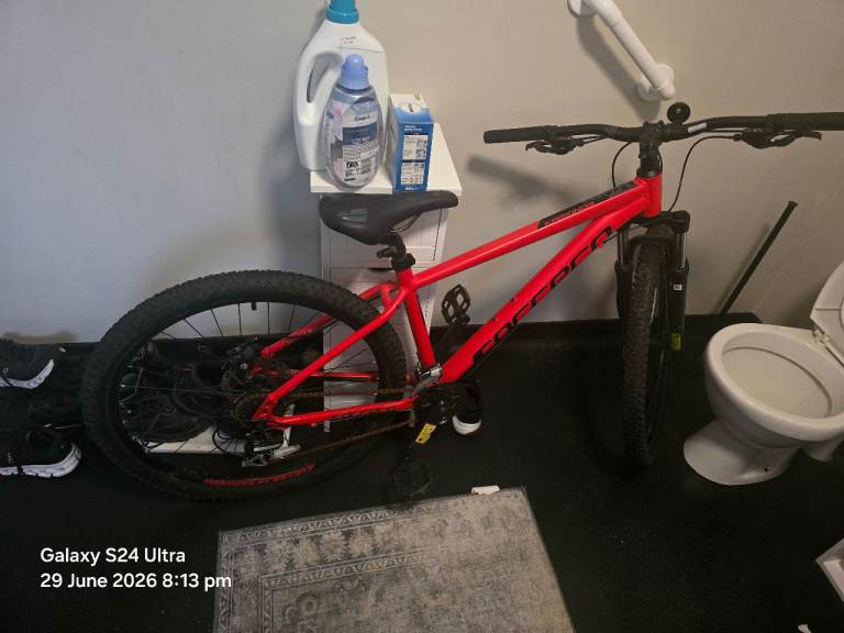 Vibrant Red Mountain Bike - Good Condition, Ready for Trails