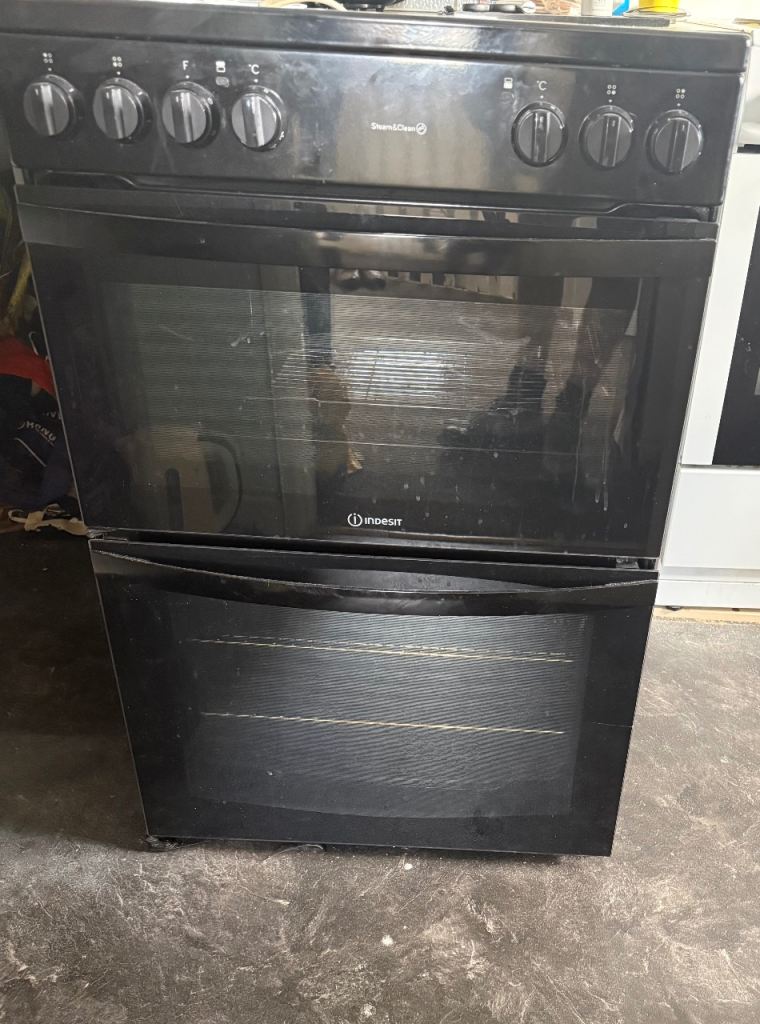 Indesit Black Freestanding Electric Cooker with Double Oven
