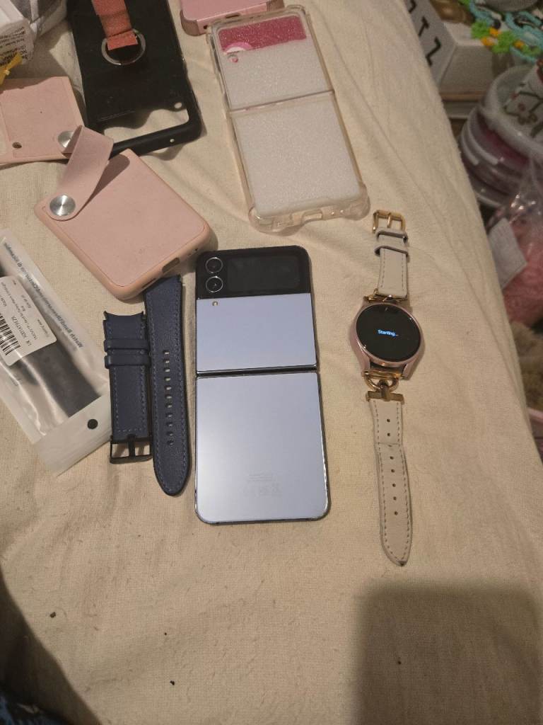 Samsung flip 4 ans watch 4