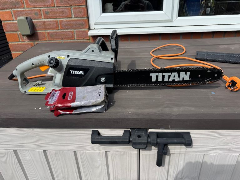 TITAN TTL758CHN-A 2000W 230-240V ELECTRIC 40CM CHAINSAW