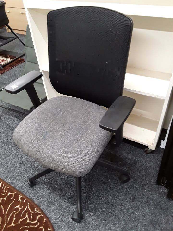 Grey & black swivel office chair Copley Mill Low Cost Moves 2nd Hand Furniture STALYBRIDGE SK15 3DN