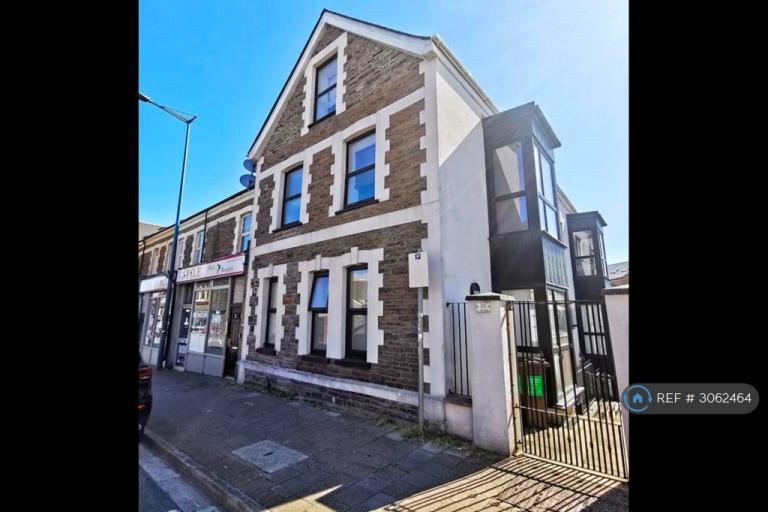 2 bedroom flat in Crwys Road, Cardiff, CF24 (2 bed) (#3062464)