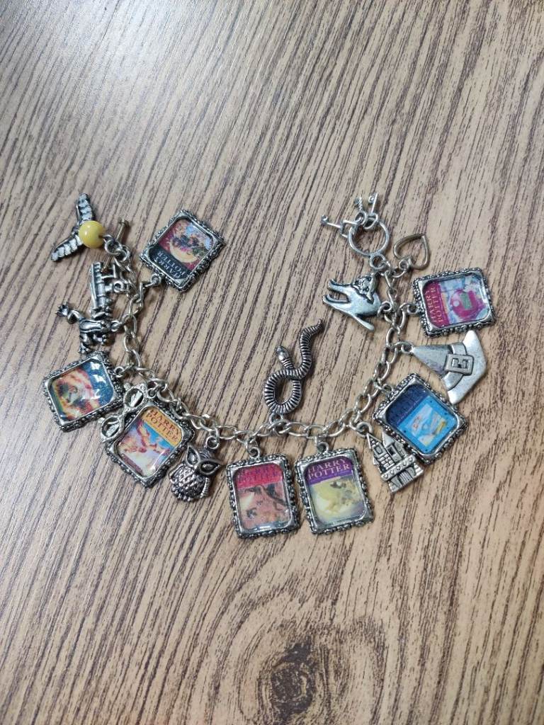 Harry Potter bracelet with 18 charms.