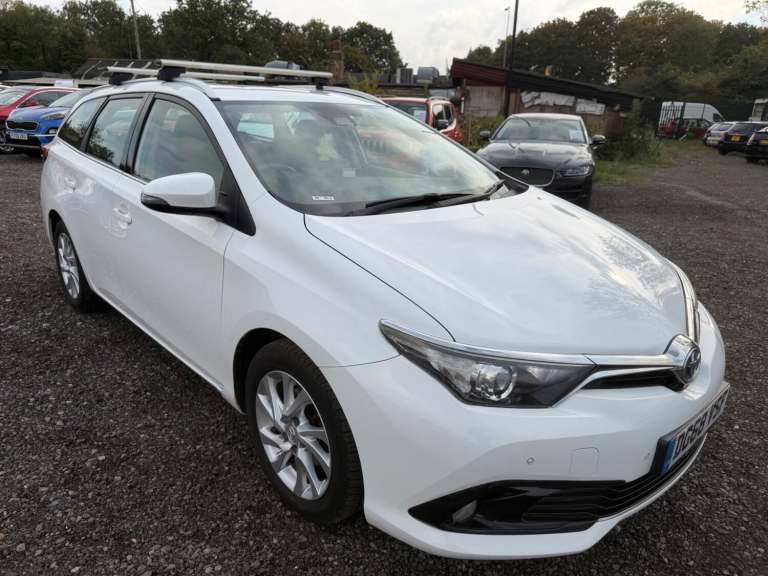 2018 Toyota Auris 1.8 VVT-h Icon Tech Touring Sports CVT Euro 6 (s/s) 5dr ESTATE Petrol/Electric ...