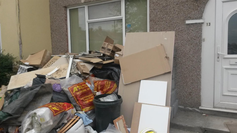 WASTE CLEARANCE, RUBBISH REMOVAL 'WE RECYCLE MORE TO COST YOU LESS' HOUSE OR GARDEN WATFORD